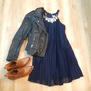 Pleated a-shape dress w.crystals